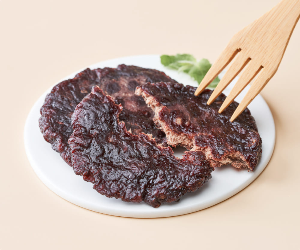 풍미 가득, 촉촉하고 쫄깃한 
반 건조 육포